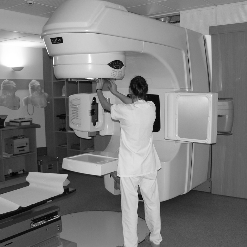 Radiotherapy machine